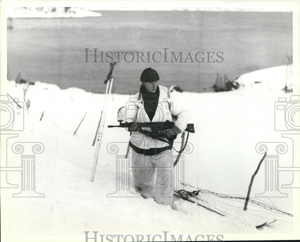 1978 Press Photo Lappland Ski Patrol Orange Forces Soldier During Arctic Express- Historic Images