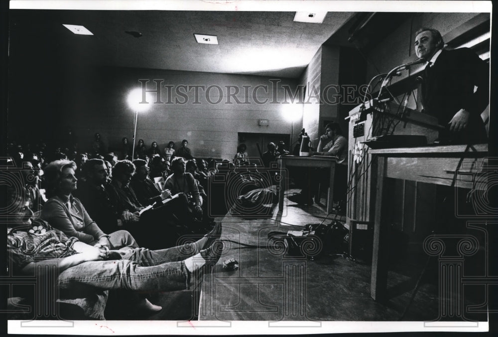  Press Photo Crowd listens to Eugene McCarthy talk in an auditorium- Historic Images