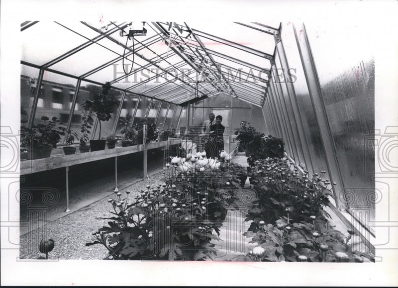 Load image into Gallery viewer, 1974 Press Photo A Couple Touring Greenhouse at Franklin High School, Wisconsin
