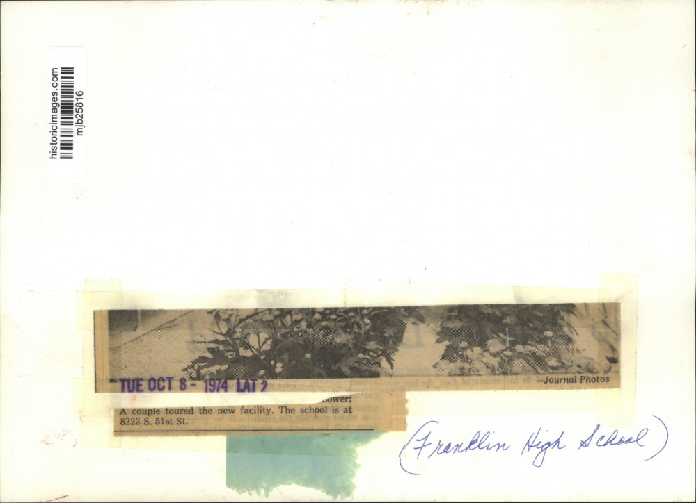 1974 Press Photo A Couple Touring Greenhouse at Franklin High School, Wisconsin