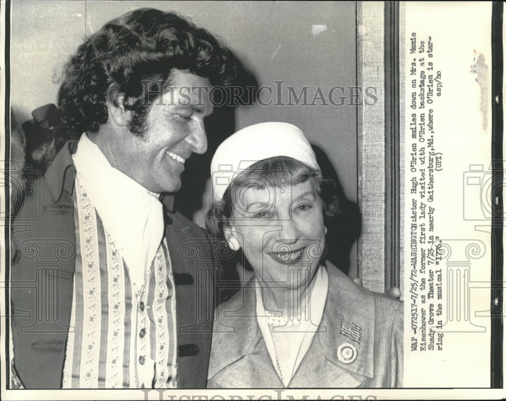 1972 Press Photo Actor Hugh O&#39;Brien smiles at Mrs. Mamie Eisenhower - mjb25886- Historic Images