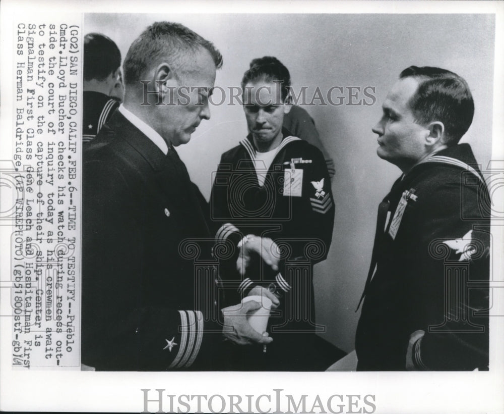 1969 Press Photo Lloyd Bucher checks his watch during a court recess - mjb25944- Historic Images