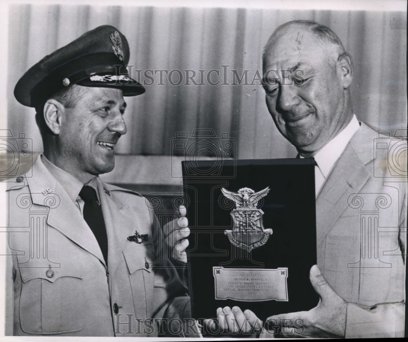 Load image into Gallery viewer, 1960 Press Photo University of Wisconsin Coach, Art Mansfield in Madison
