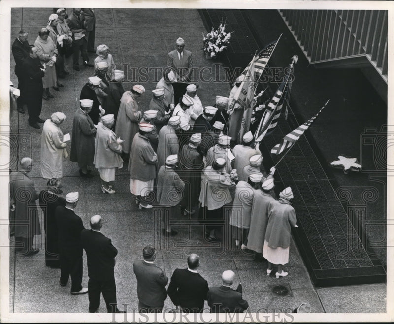 Load image into Gallery viewer, 1959 Press Photo Milwaukee Gold Star Mothers Members on Memorial Day - mjb26077
