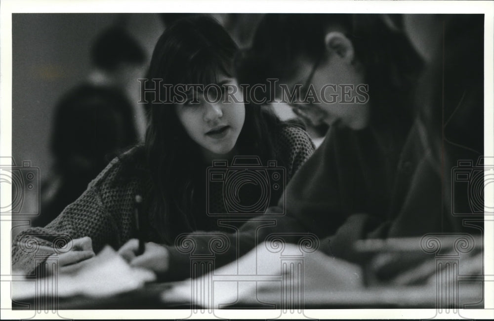 1993 Press Photo Catherine Keller, Jenny Meredith at Kennedy Middle School- Historic Images