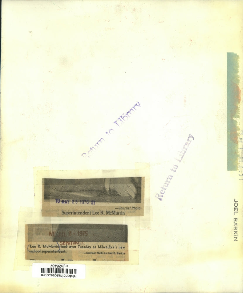 1975 Press Photo New Milwaukee, Wisconsin School Superintendent Lee R. McMurrin