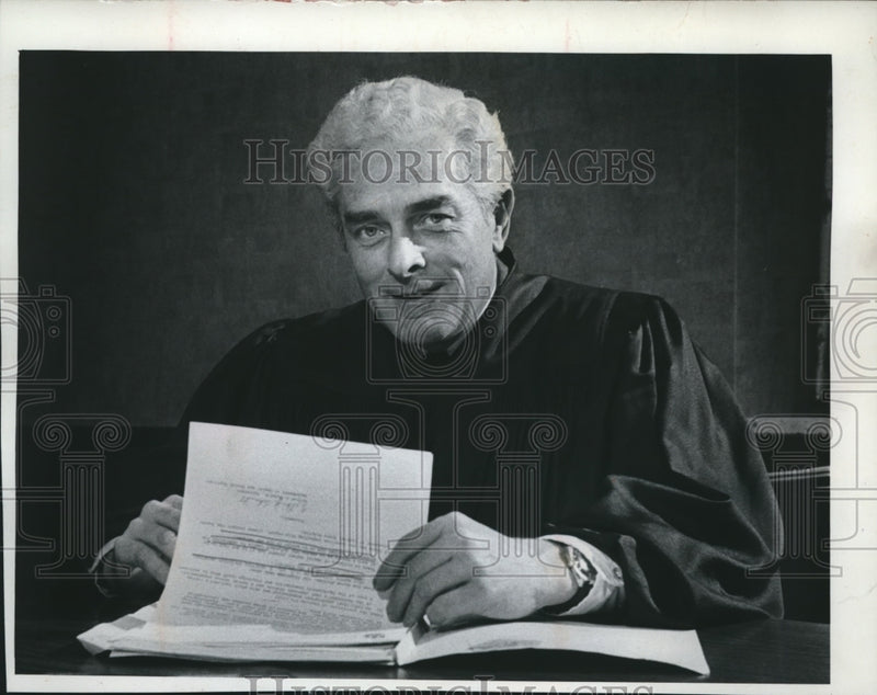 Load image into Gallery viewer, 1974 Press Photo Judge Patrick J. Madden - mjb27225
