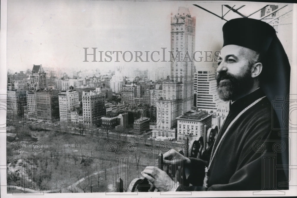 1958 Press Photo Archbishop Makarios viewed New York&#39;s Central park - mjb27294- Historic Images