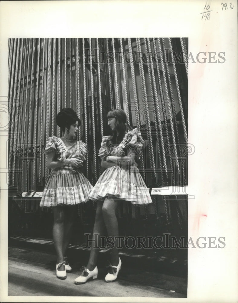 1975 Press Photo Mrs. Vernon Huffines, Mrs. Richard Burns, Tennessee Travelers.