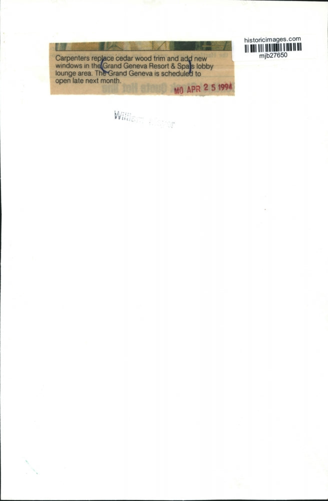 1994 Press Photo Carpenters Work in Lobby of Grand Geneva Resort and Spa