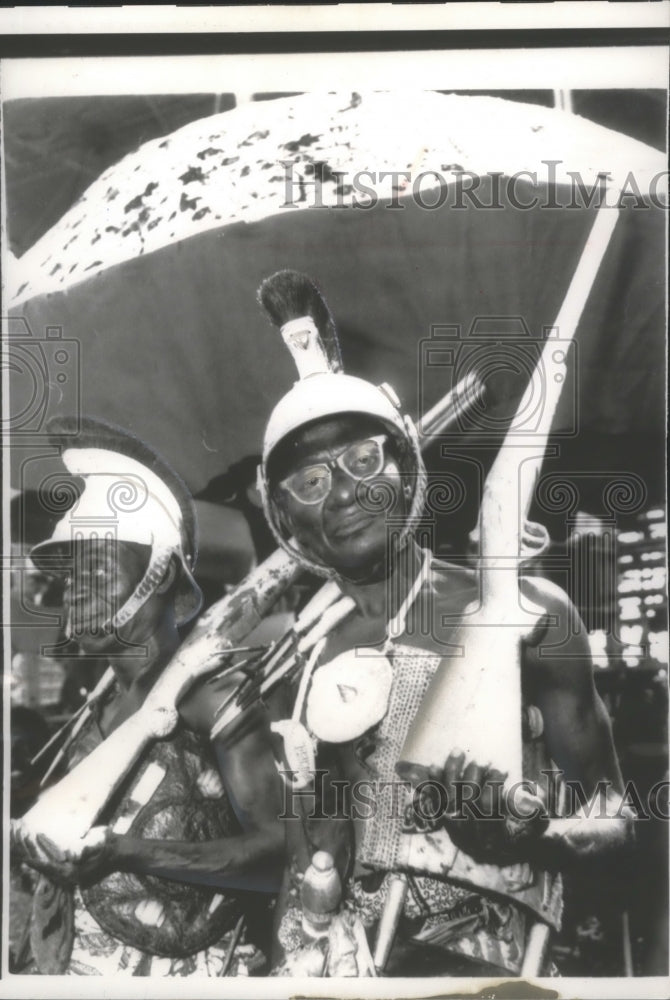 1961 Press Photo Two Tribal Guards Wait to Greet Queen Elizabeth at Accra, Ghana- Historic Images