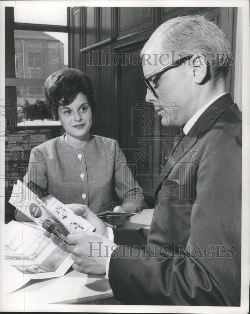 Load image into Gallery viewer, 1962 Press Photo The Milwaukee Journal, lobby at the travel bureau, Wisconsin.
