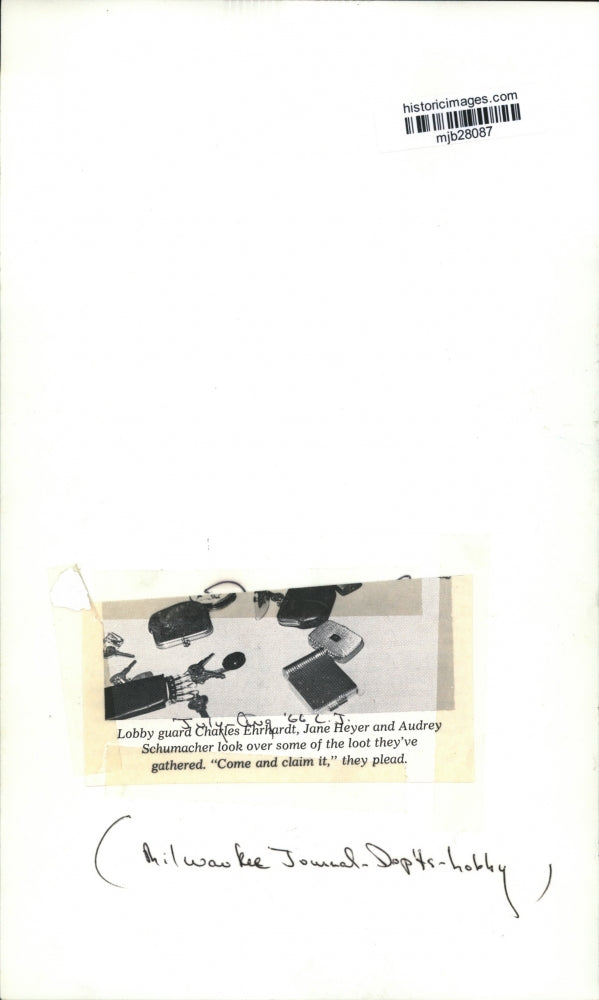 Load image into Gallery viewer, 1966 Press Photo Charles Ehrhardt, Jane Heyer, Audrey Schumacher with "Loot"
