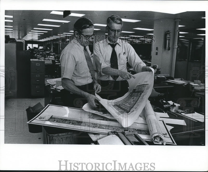 Load image into Gallery viewer, 1972 Press Photo The Milwaukee Journal News, Home Section Deparartment
