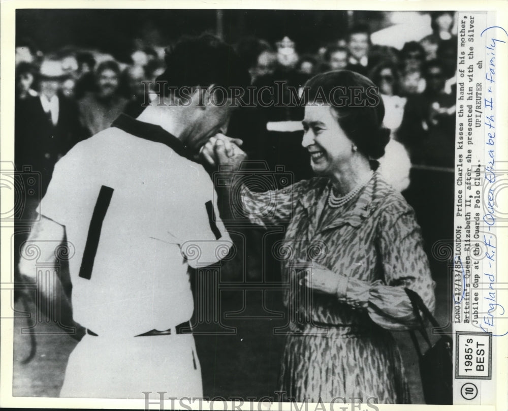 1985 Press Photo Britain&#39;s Queen Elizabeth Awards Son at Guards Polo Club- Historic Images