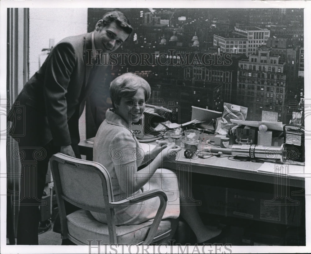 1968 Press Photo Jane Gibbons of Channel 18 at a Desk with Co-Worker - mjb28624