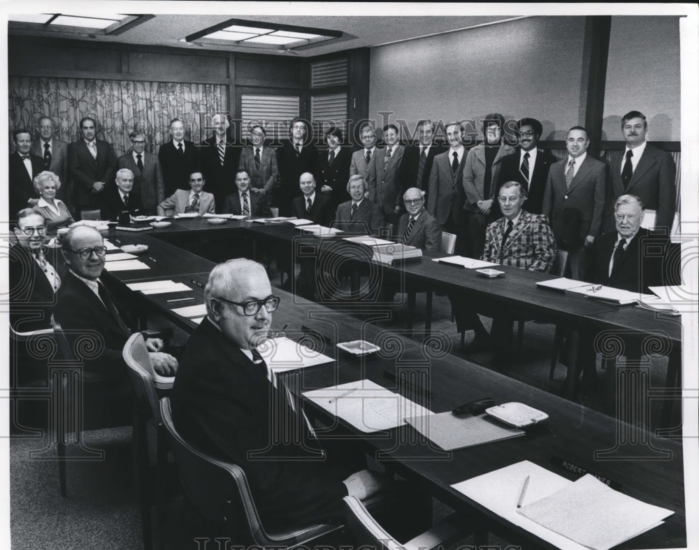 1977 Press Photo Milwaukee Journal Board of Directors, Milwaukee, Wisconsin- Historic Images