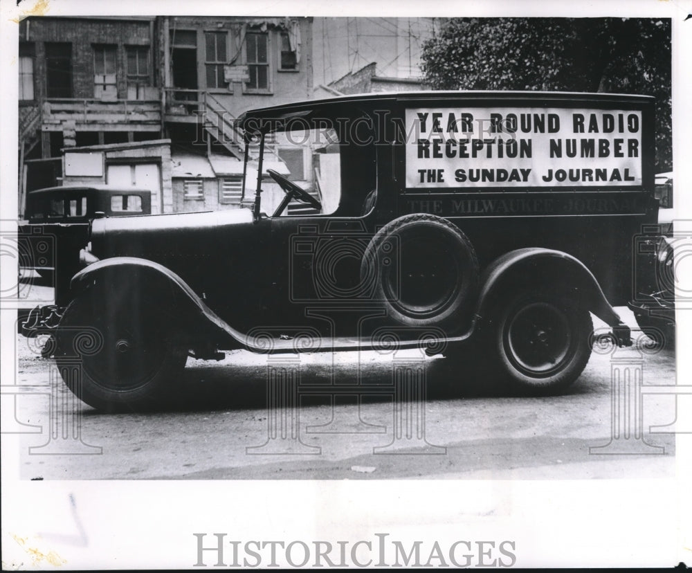 1929 Press Photo A Milwaukee Journal Delivery Truck - mjb28773