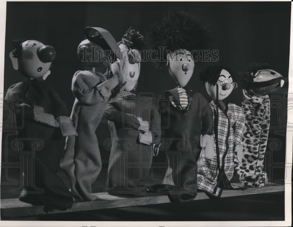  Press Photo Gourd Characters in &quot;Gordon&#39;s Gorgeous Gourd Show&quot; - Wisconsin- Historic Images