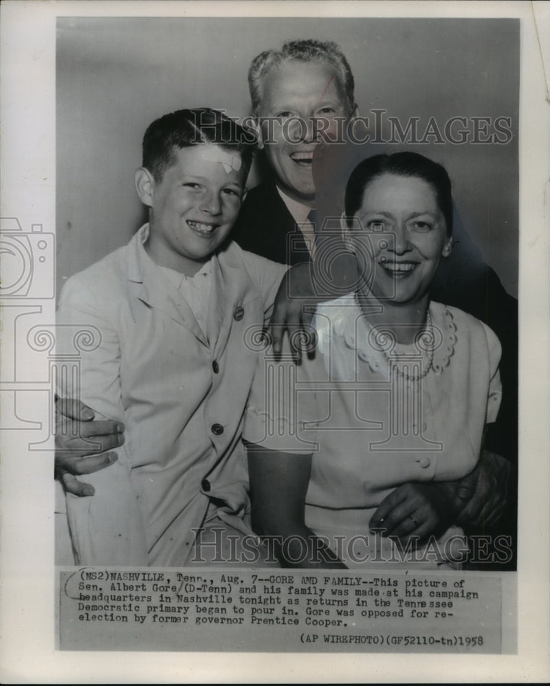 Load image into Gallery viewer, 1958 Press Photo Mr. and Mrs. Albert Gore and son in Nashville, Tennessee
