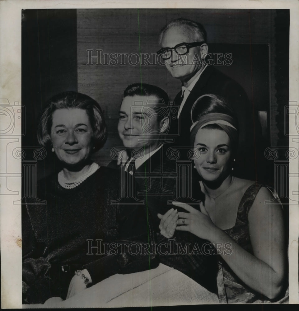 1964 Press Photo Arizona Republican Senator Barry Goldwater with family- Historic Images