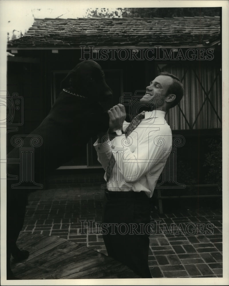 1969 Press Photo Barry Goldwater Jr. with his Dog, Labrador Retriever Sambo- Historic Images