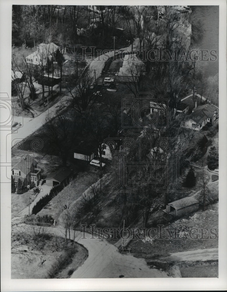 1974 Press Photo Air View of Sunny Point, Greendale Wisconsin 10 Year Flood Area- Historic Images