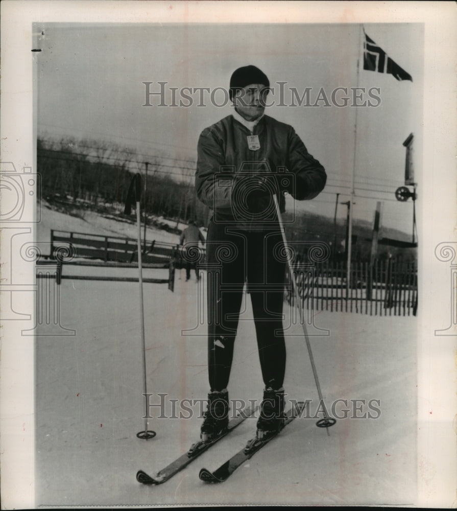 1965 Press Photo Astronaut John H. Glenn Jr. Skiing at Mount Tom, Massachusetts- Historic Images