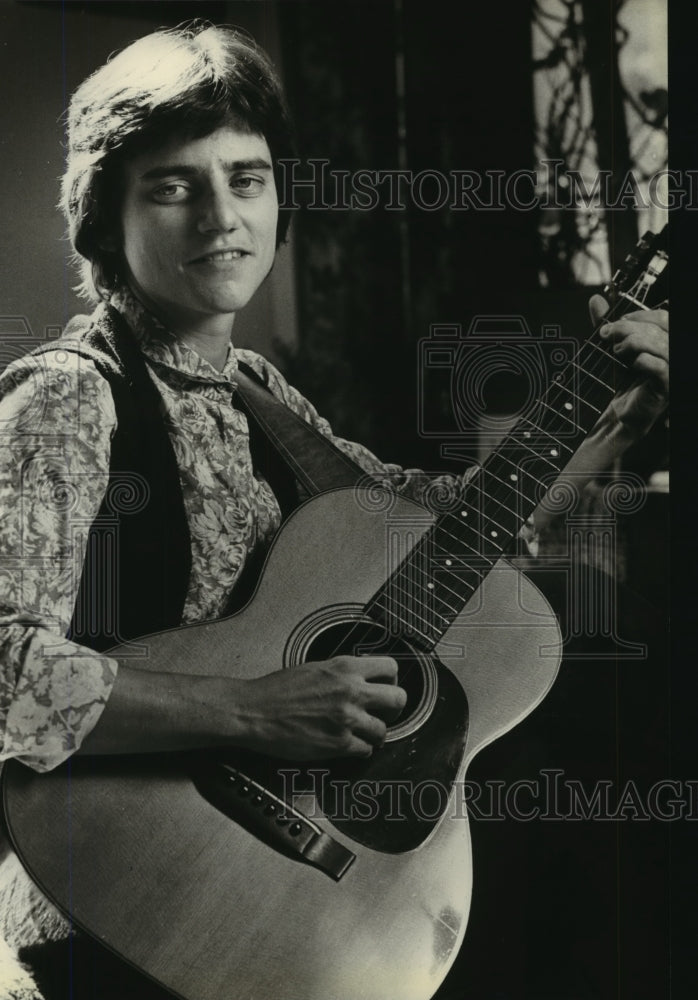 1980 Press Photo Singer and songwriter Ev Glaspey, Milwaukee- Historic Images