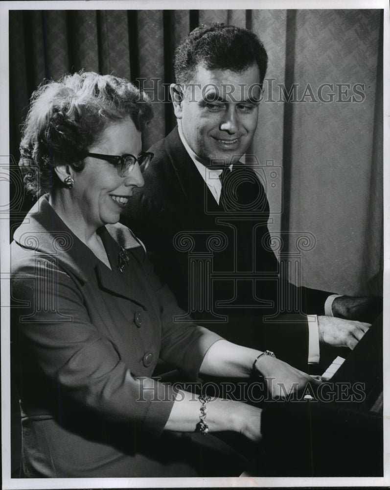 1956 Press Photo Frank Glazer, pianist, and former teacher Lorena Scherkenbach