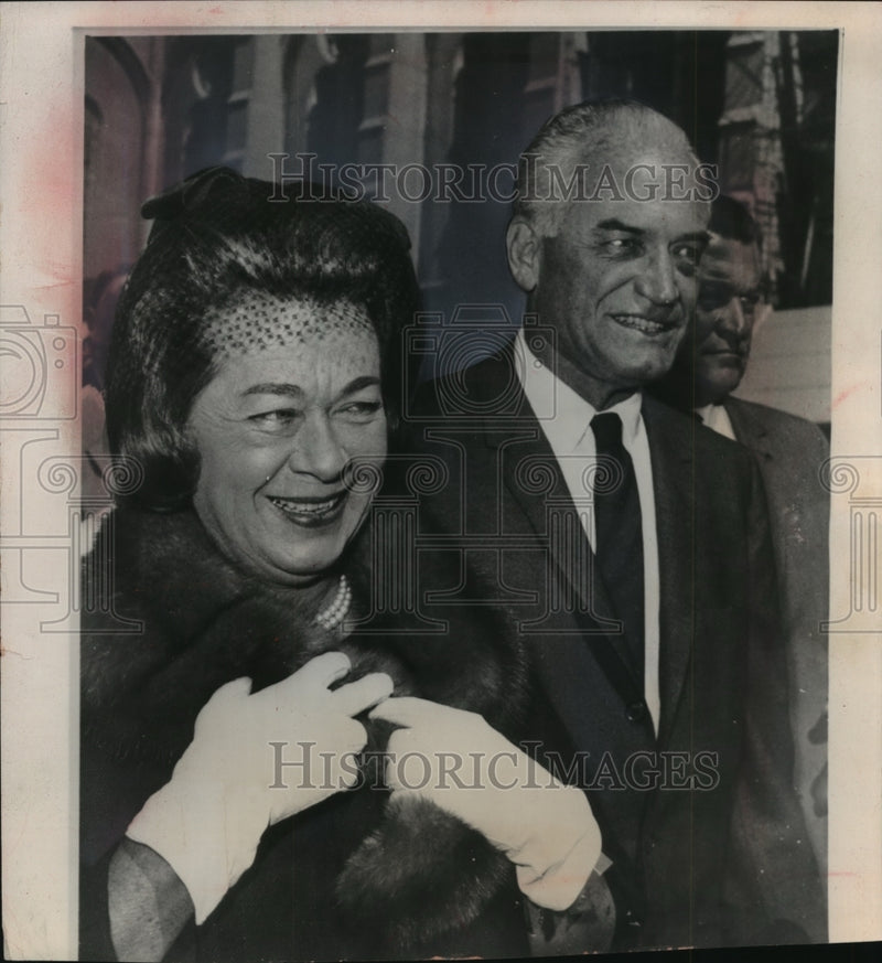 Load image into Gallery viewer, 1964 Press Photo Senator and Mrs. Barry Goldwater leave Grace Episcopal church
