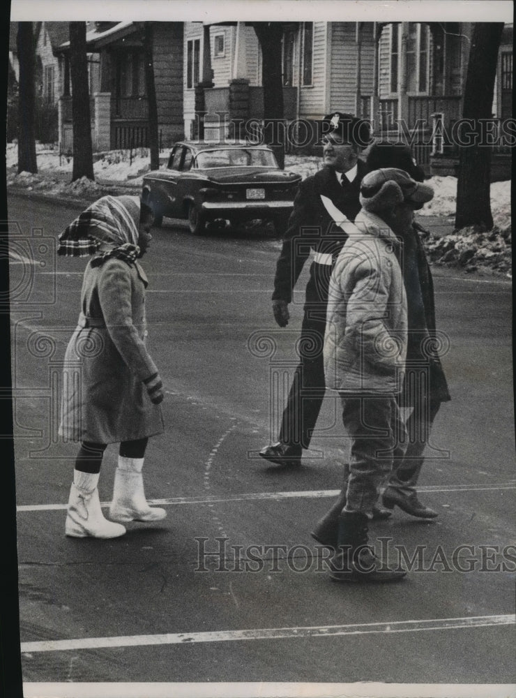 1964 Press Photo Roland Graf, Milwaukee&#39;s First Male School Crossing guard- Historic Images