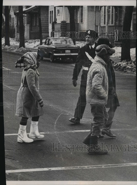 1964 Press Photo Roland Graf, Milwaukee's First Male School Crossing guard- Historic Images