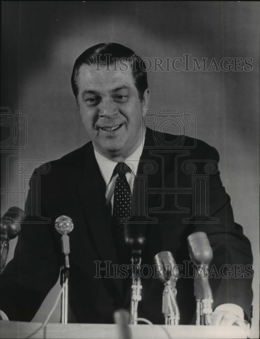 1967 Press Photo Richard P. Gousha, public schools Superintendent, Milwaukee.- Historic Images