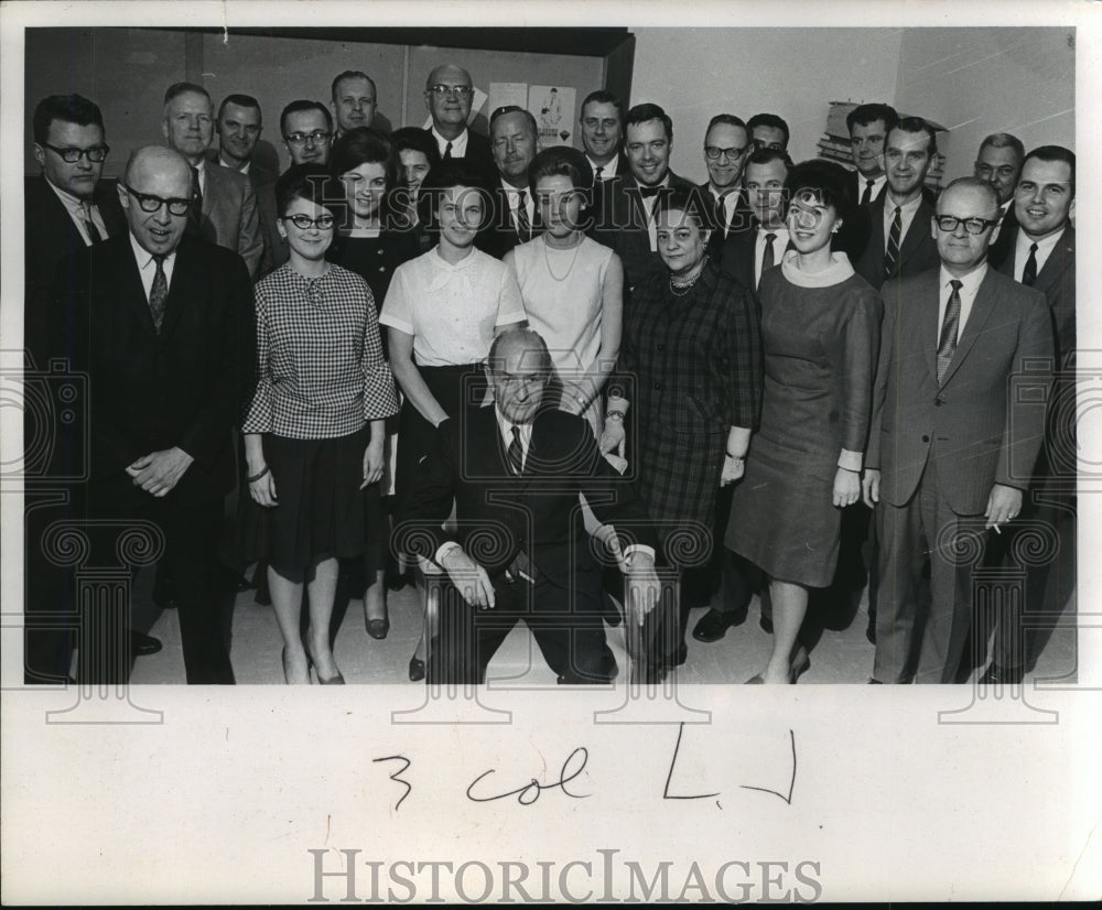 1967 Press Photo Sam Gotkin at his birthday party at The Milwaukee Journal- Historic Images