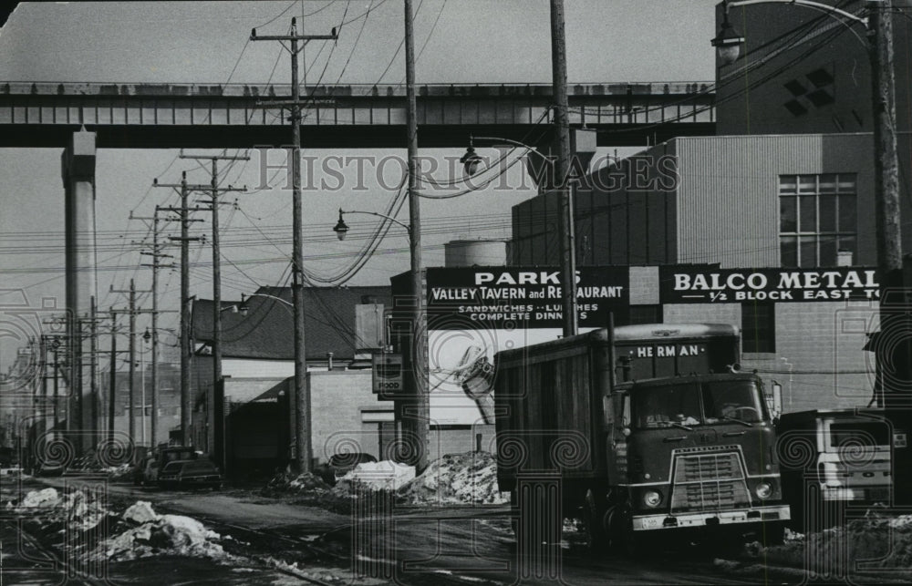 1974 Press Photo Parks' Valley Tavern & Restaurant in Milwaukee - mjb29557