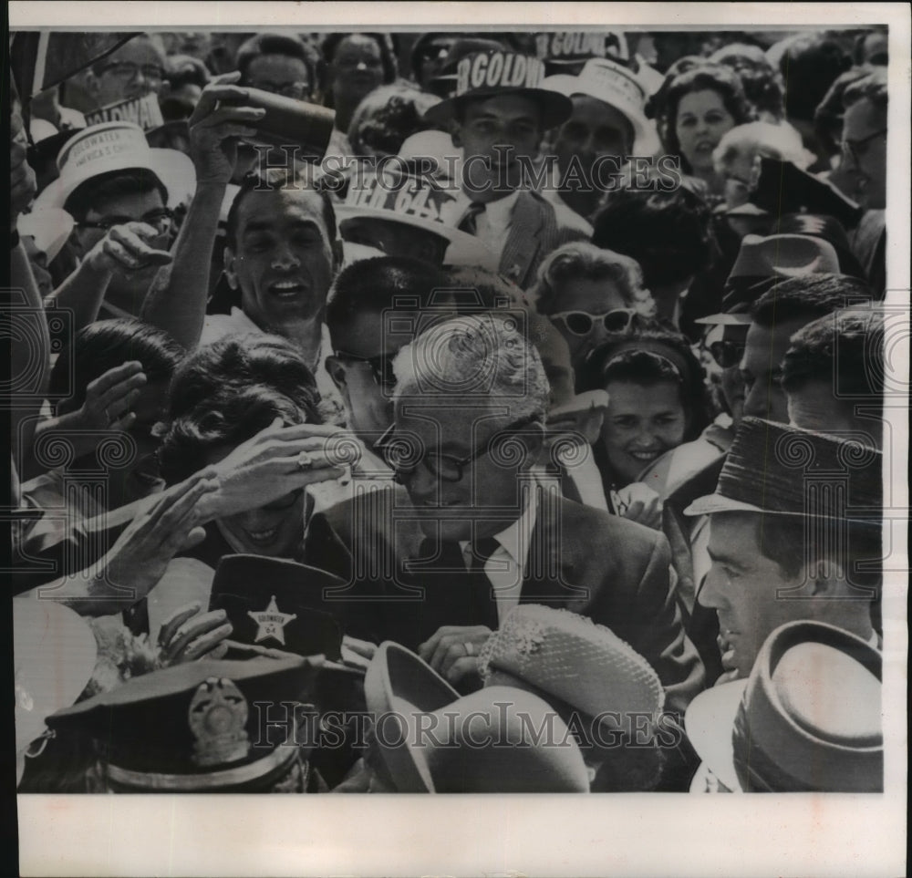 1964 Press Photo Senator Barry Goldwater Campaigning in Knoxville, Tennessee- Historic Images