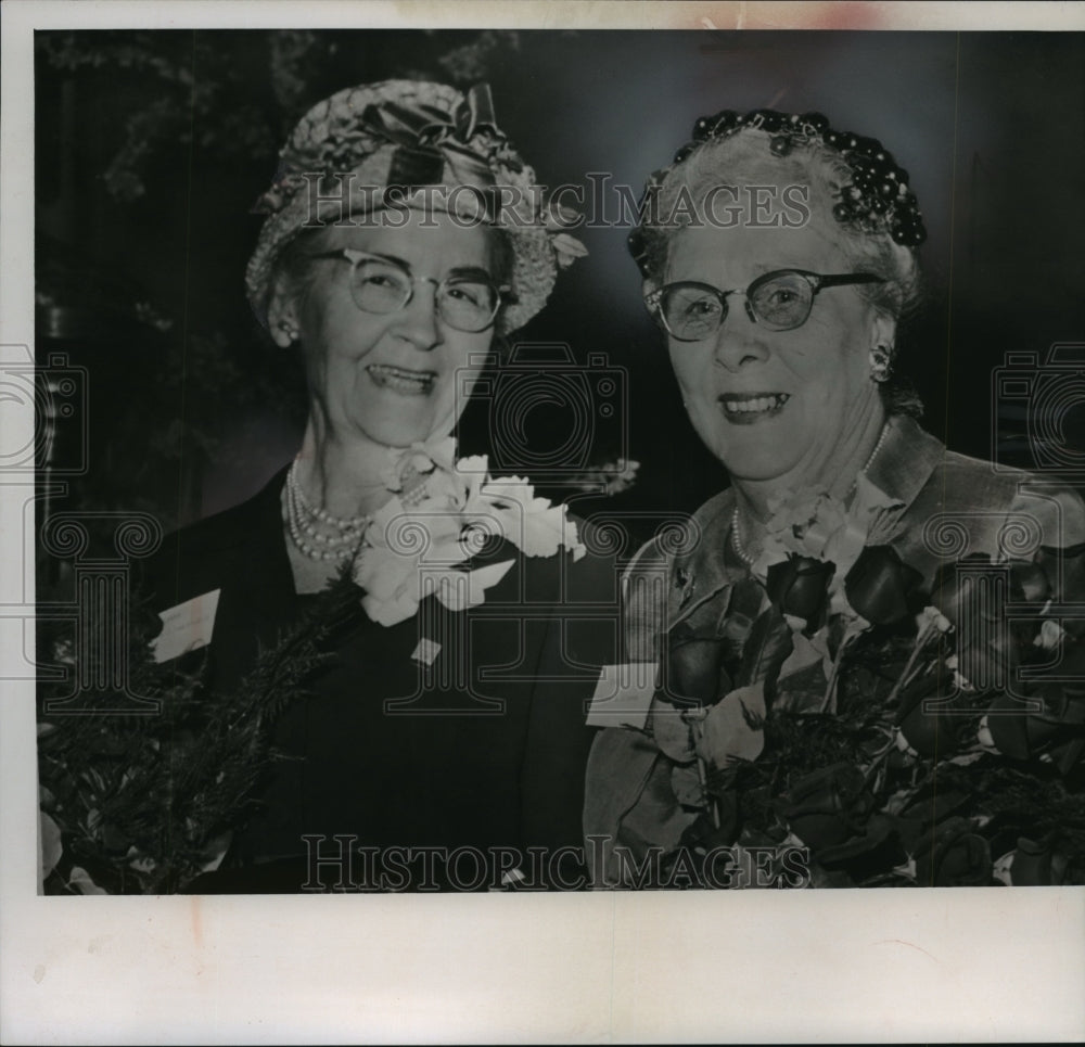 1962 Press Photo Mrs. John Glenn Sr. and Mrs. Mary Weatherly, World Mother event- Historic Images