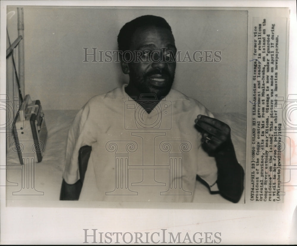 1962 Press Photo Antoine Gizenga, under &quot;guarded residence&quot;, Mbula-Bemba island.- Historic Images