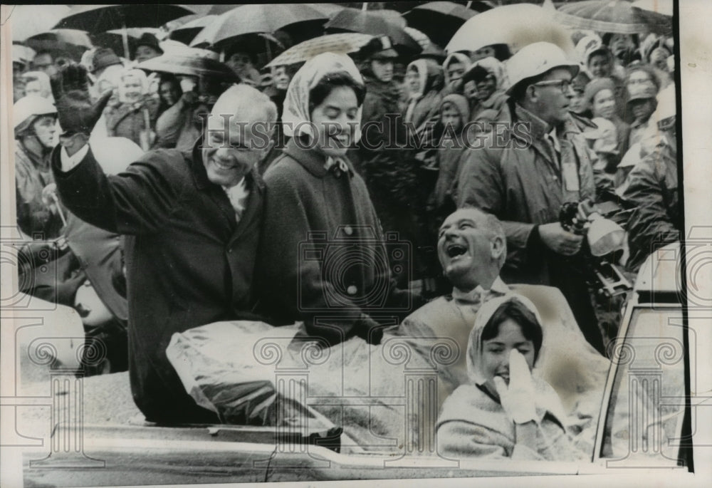 1962 Press Photo Astronaut John Glenn and wife, at parade, Washington D.C.- Historic Images