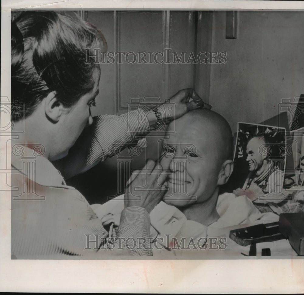 1962 Press Photo Vera Bland, touching up waxwork of astronaut John Glenn, London