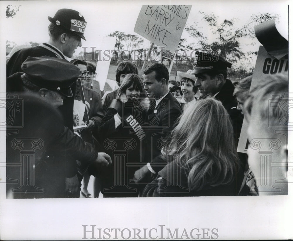 1964 Press Photo Youth at the &quot;Go Goldwater jamboree&quot; in Des Plaines, Illinois- Historic Images