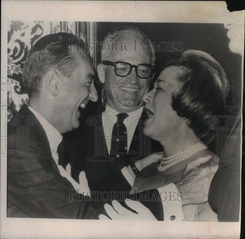 1963 Press Photo Barry Goldwater smiles at wife while greeted by William Miller- Historic Images