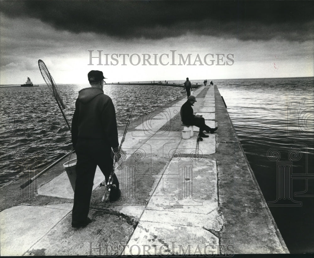 1979 Press Photo Peaceful pier, once a scene of disputes, Manitowoc, Wisconsin.- Historic Images