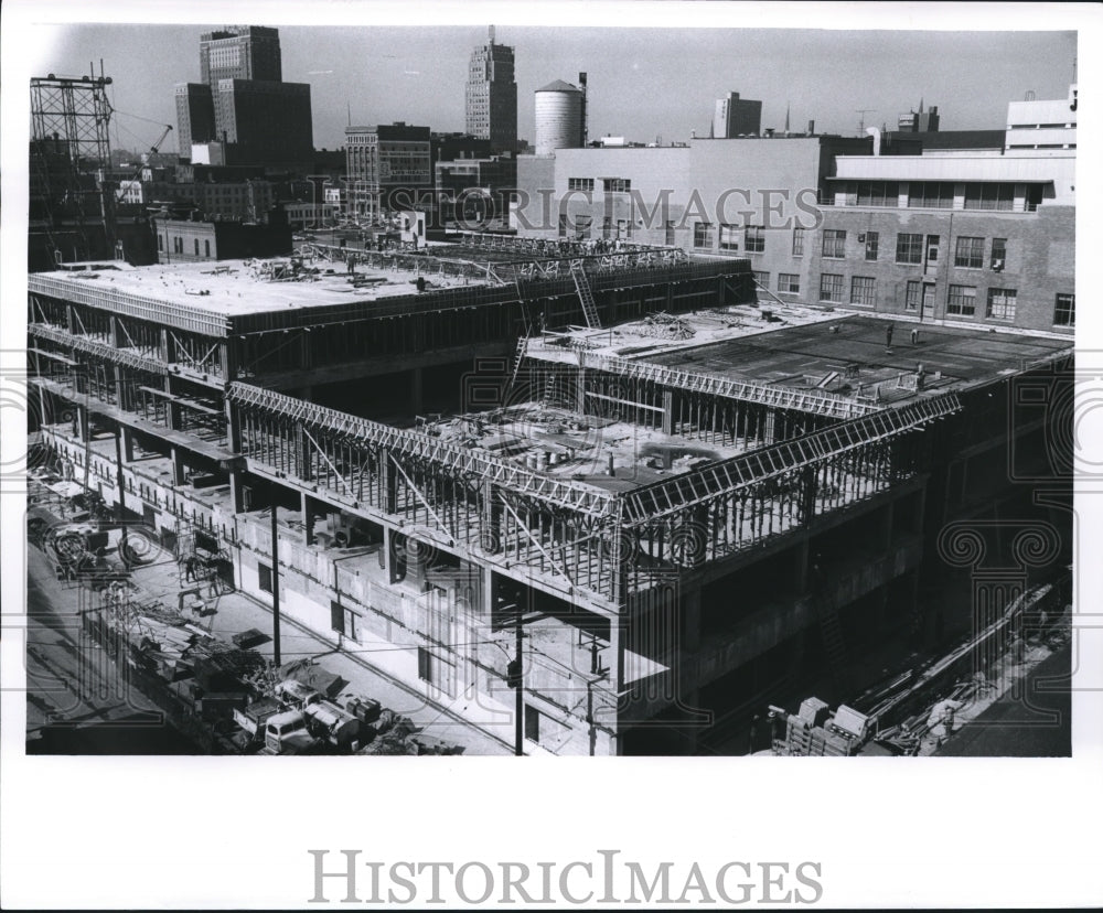 1961 Press Photo The Milwaukee Journal building construction- Historic Images