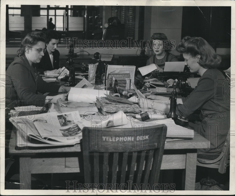 1945 Press Photo Women of the Milwaukee Journal Sentinel's Society Section
