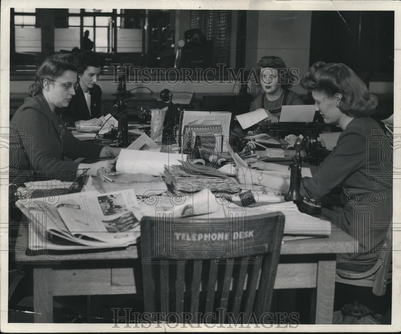 Load image into Gallery viewer, 1945 Press Photo Women of the Milwaukee Journal Sentinel's Society Section
