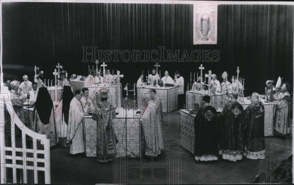 1954 Press Photo Concelebration divine liturgies, Convention hall, Philadelphia- Historic Images