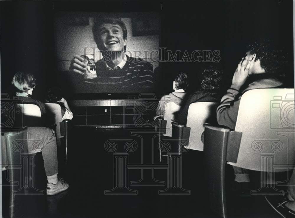 1987 Press Photo Marshall High Schoolers Watch Drinking/Driving Presentation- Historic Images