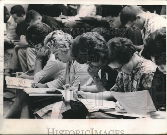 1962 Press Photo Marquette University Students at Reading Test - mjb30918- Historic Images